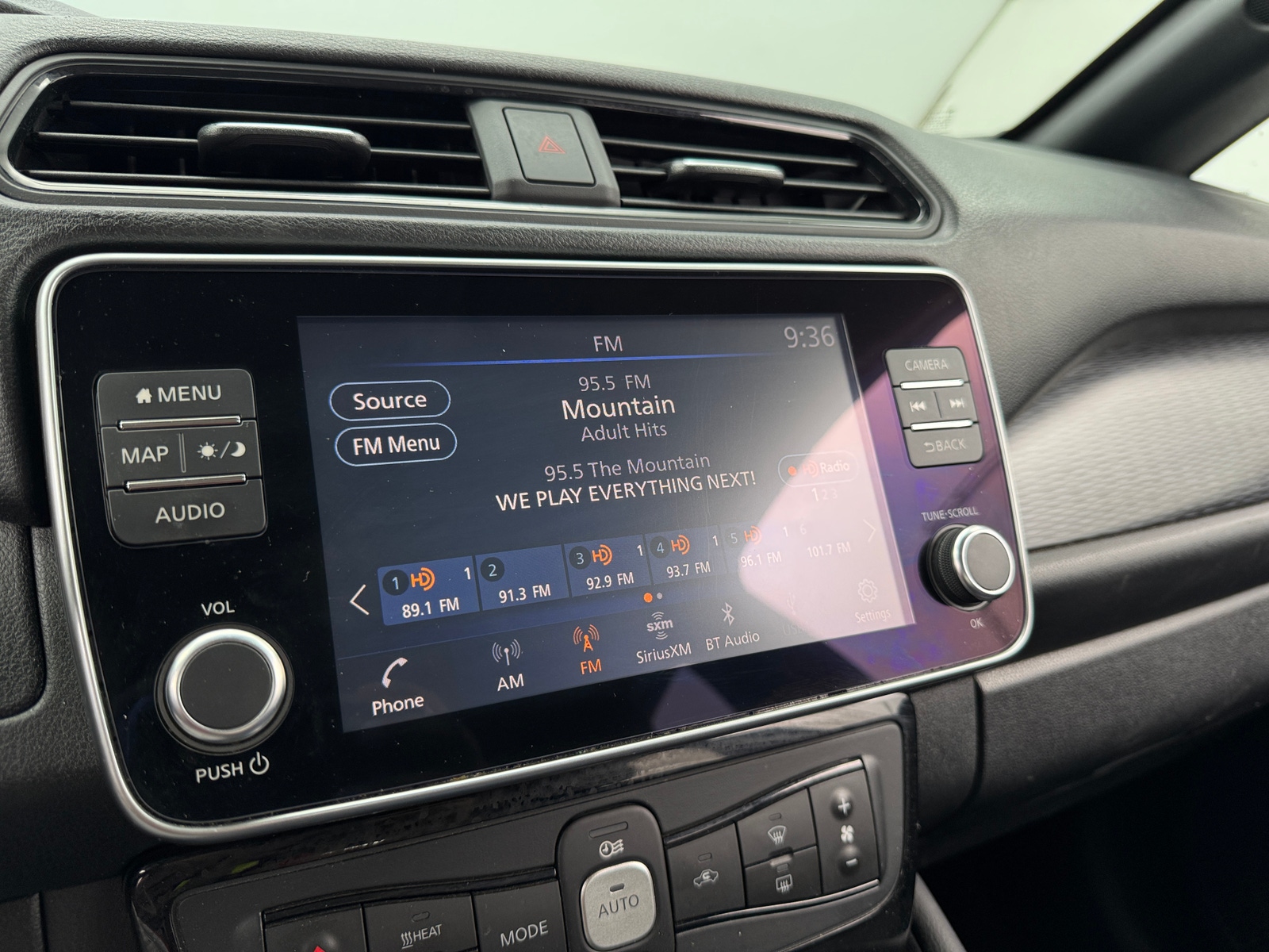 Thumbnail: 2020 Nissan Leaf - 4