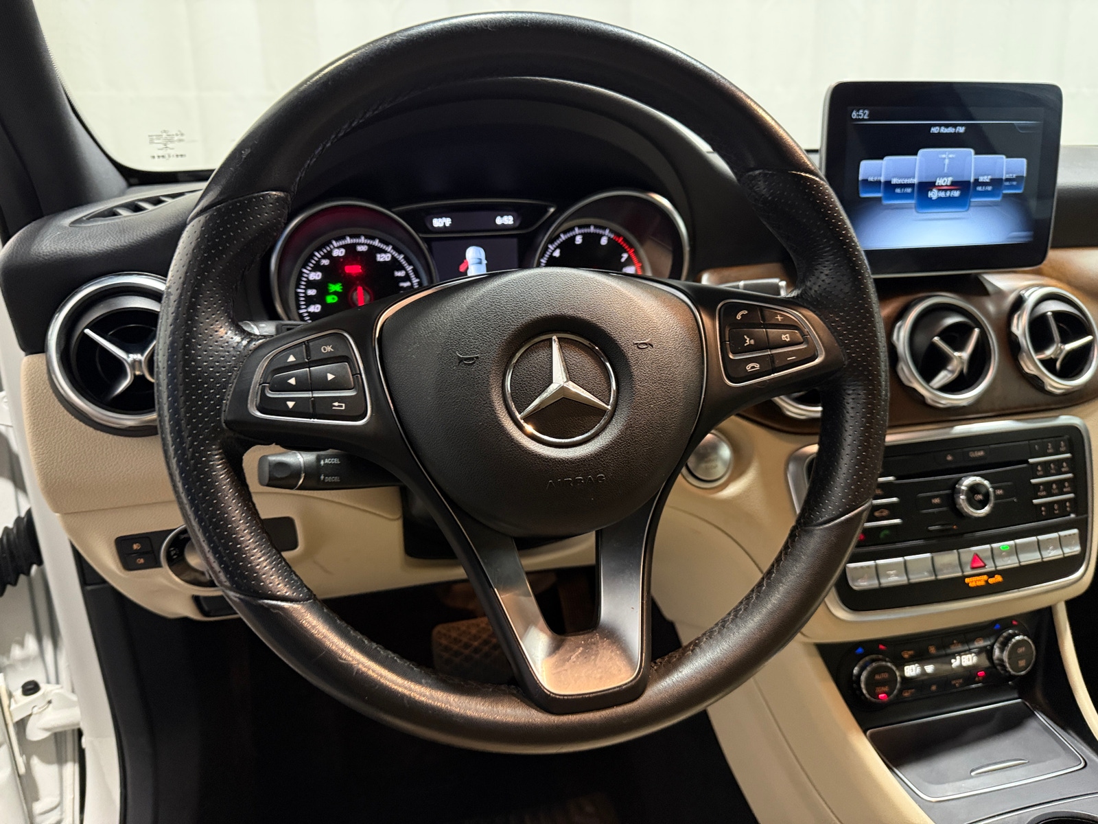 Thumbnail: 2018 Mercedes-Benz GLA - 4