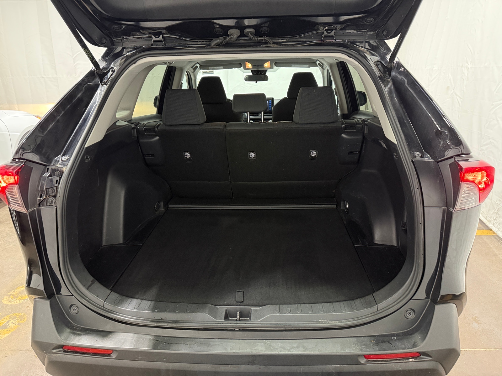 Thumbnail: 2019 Toyota RAV4 - 7