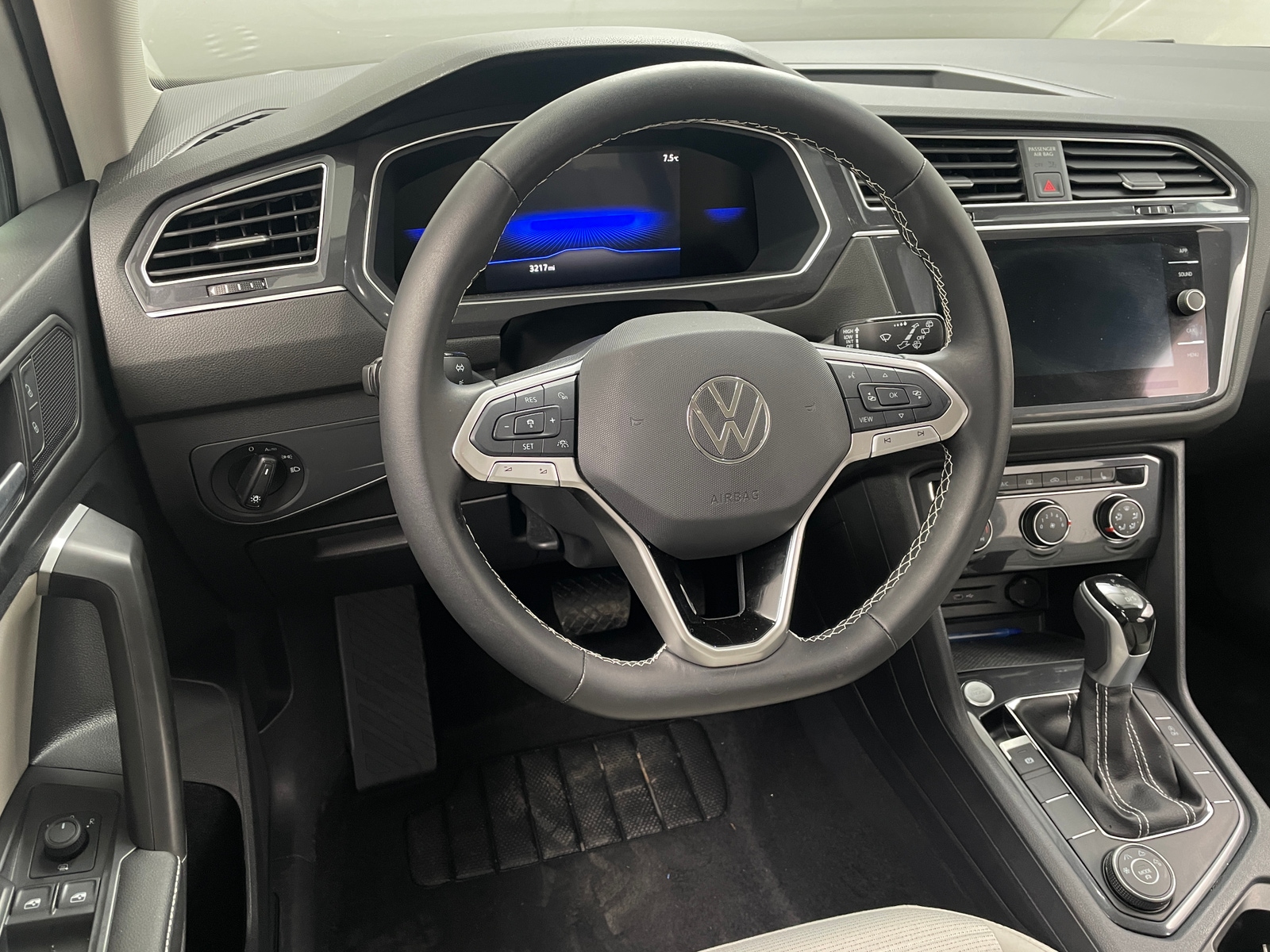 Thumbnail: 2024 Volkswagen Tiguan - 5