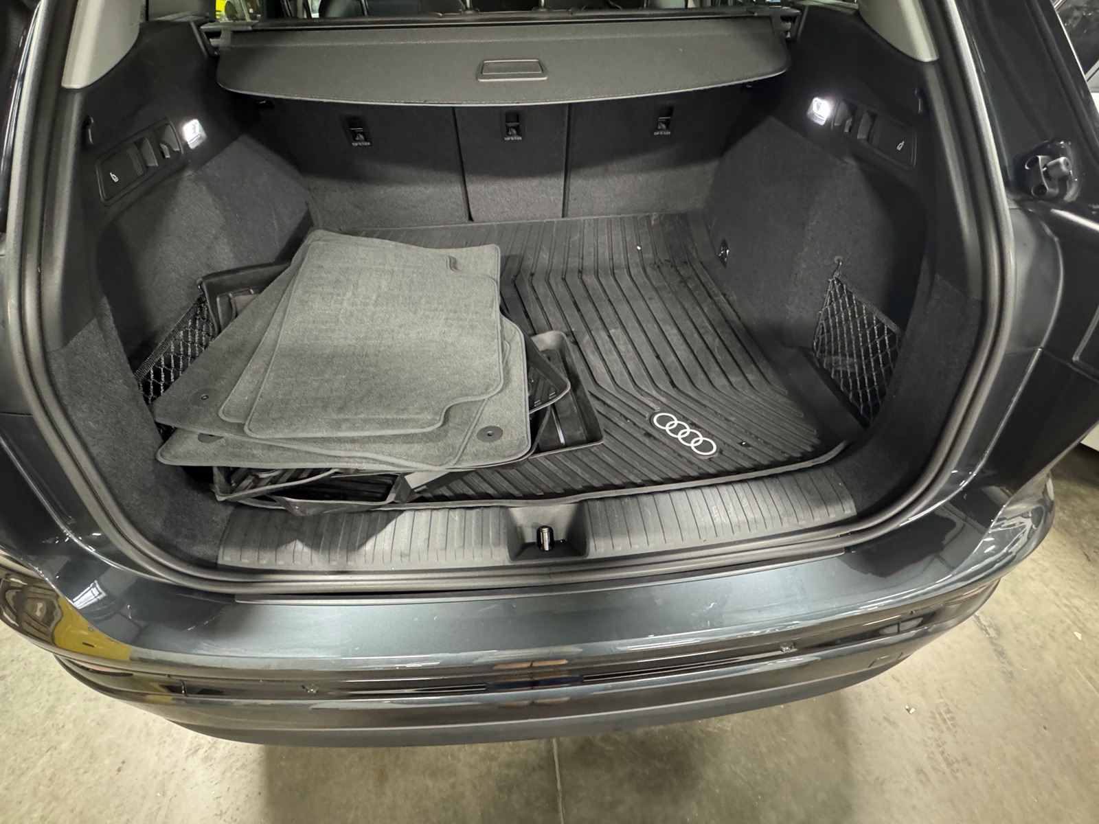 Thumbnail: 2025 Audi Q6 e-tron - 6