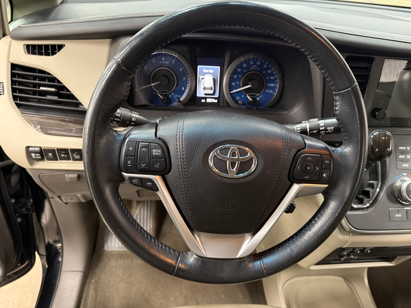 Thumbnail: 2017 Toyota Sienna - 4