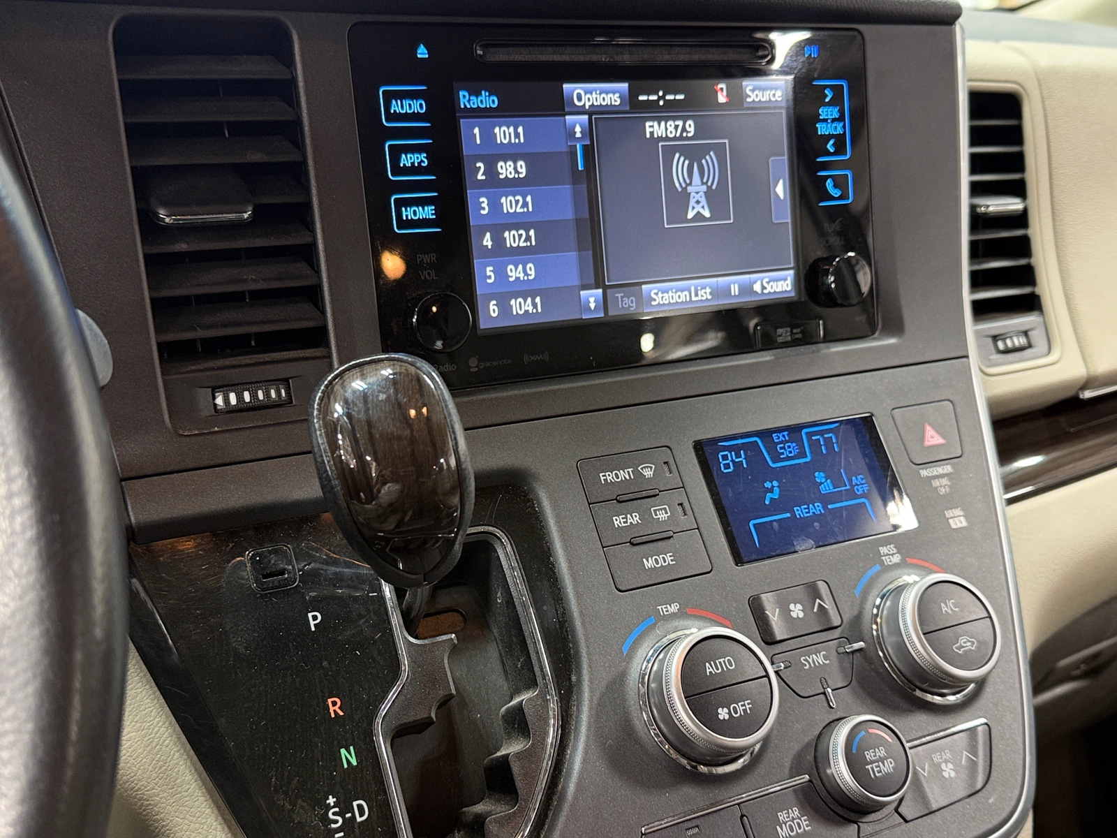 Thumbnail: 2017 Toyota Sienna - 3