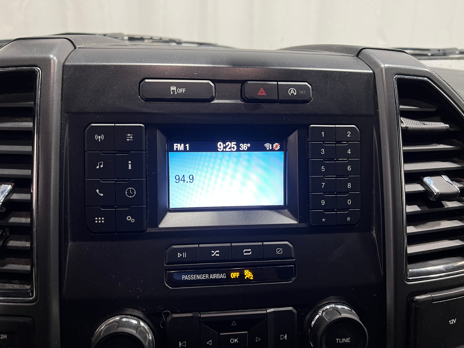 Thumbnail: 2018 Ford Econoline - 4