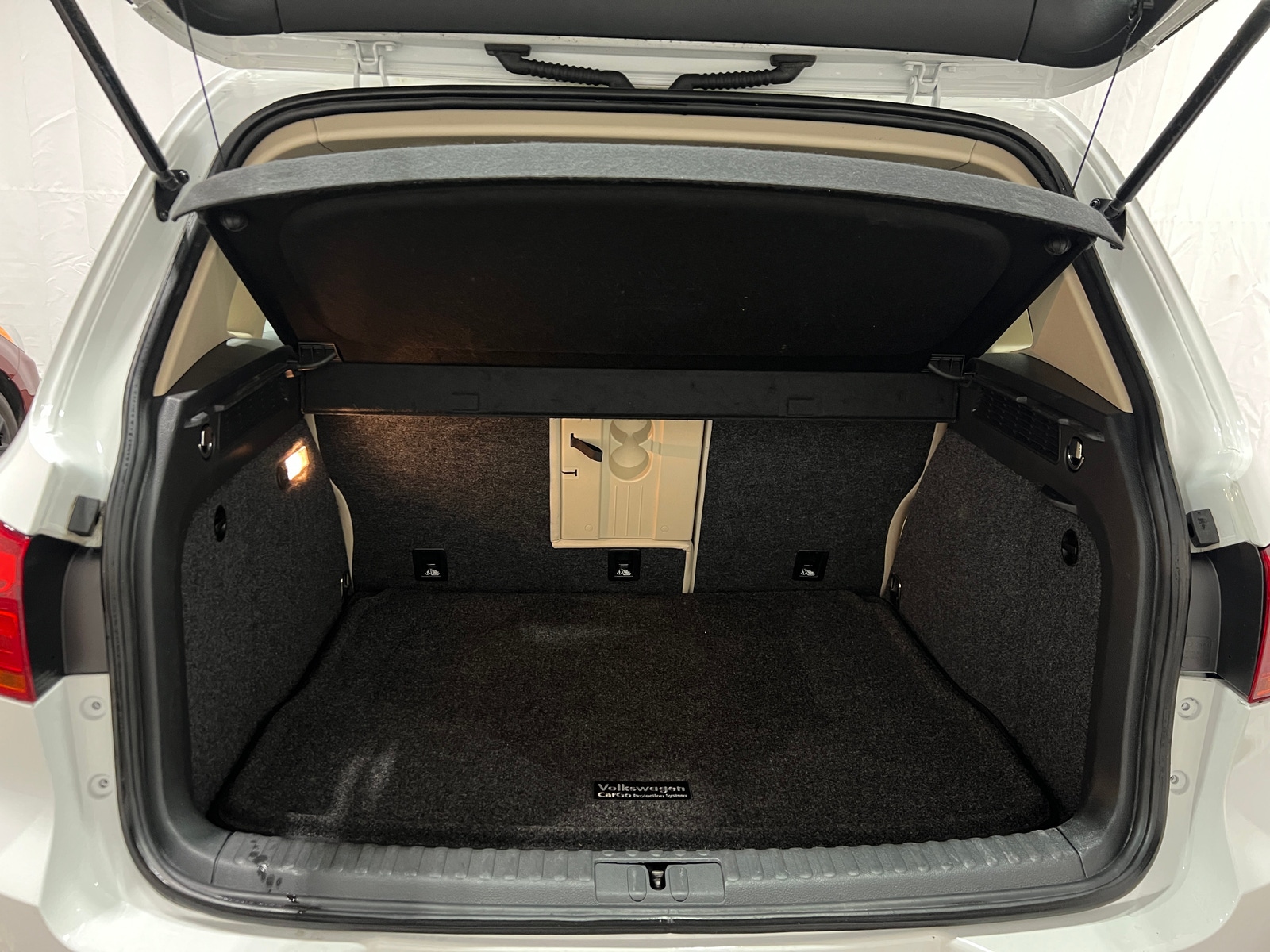 Thumbnail: 2017 Volkswagen Tiguan - 7