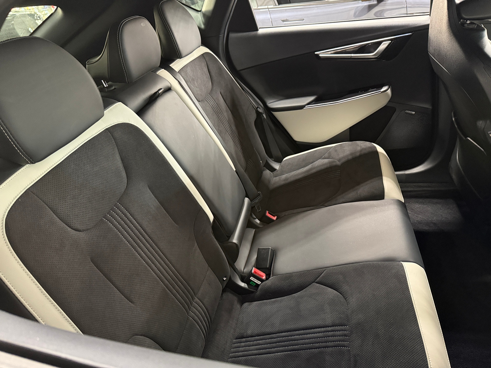 Thumbnail: 2022 Kia EV6 - 5