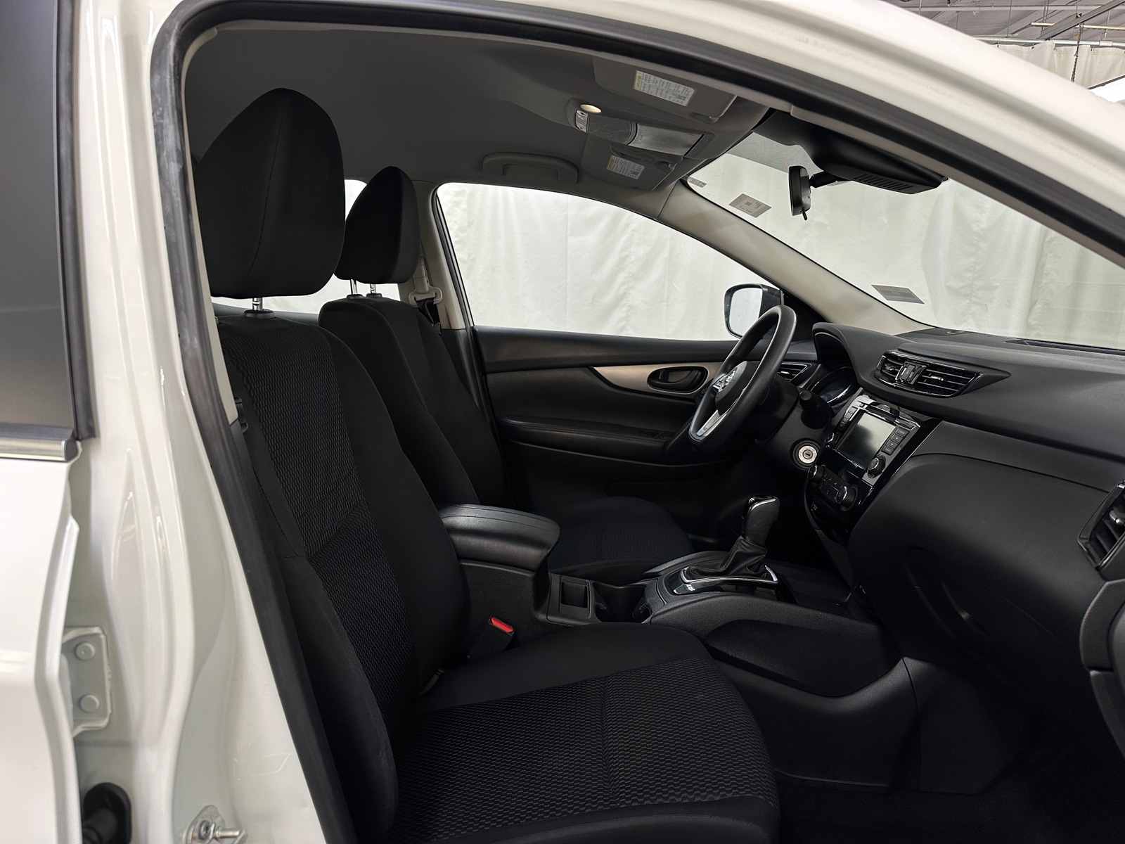 Thumbnail: 2022 Nissan Rogue Sport - 2