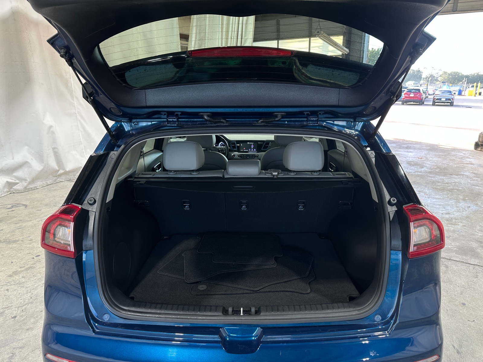 Thumbnail: 2019 Kia Niro - 6