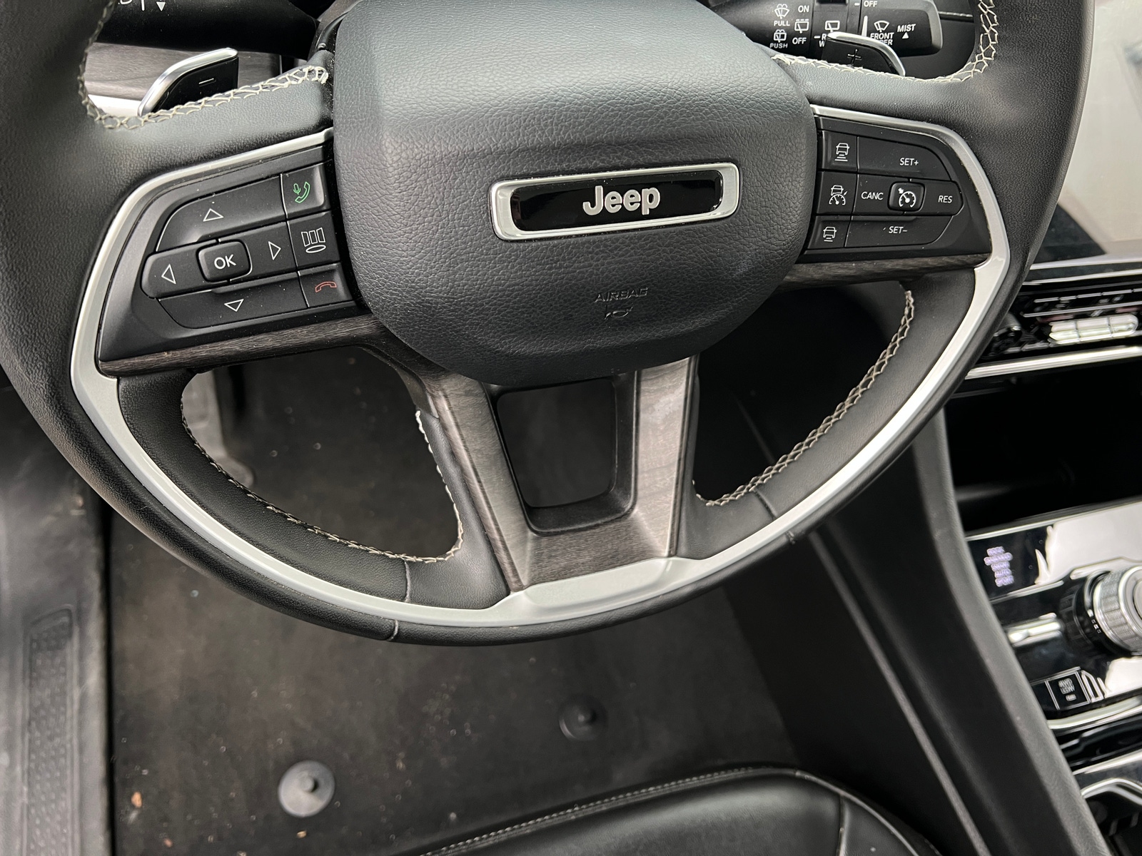 Thumbnail: 2023 Jeep Grand Cherokee - 4