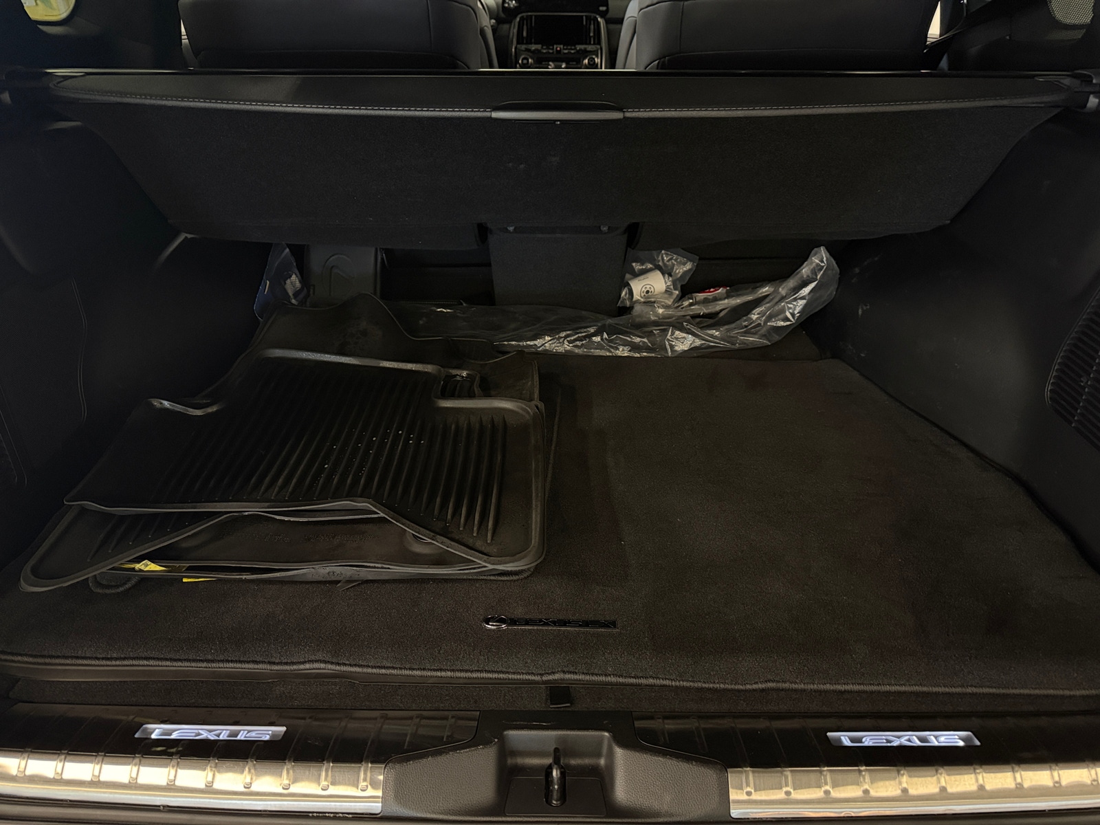 Thumbnail: 2023 Lexus LX - 6