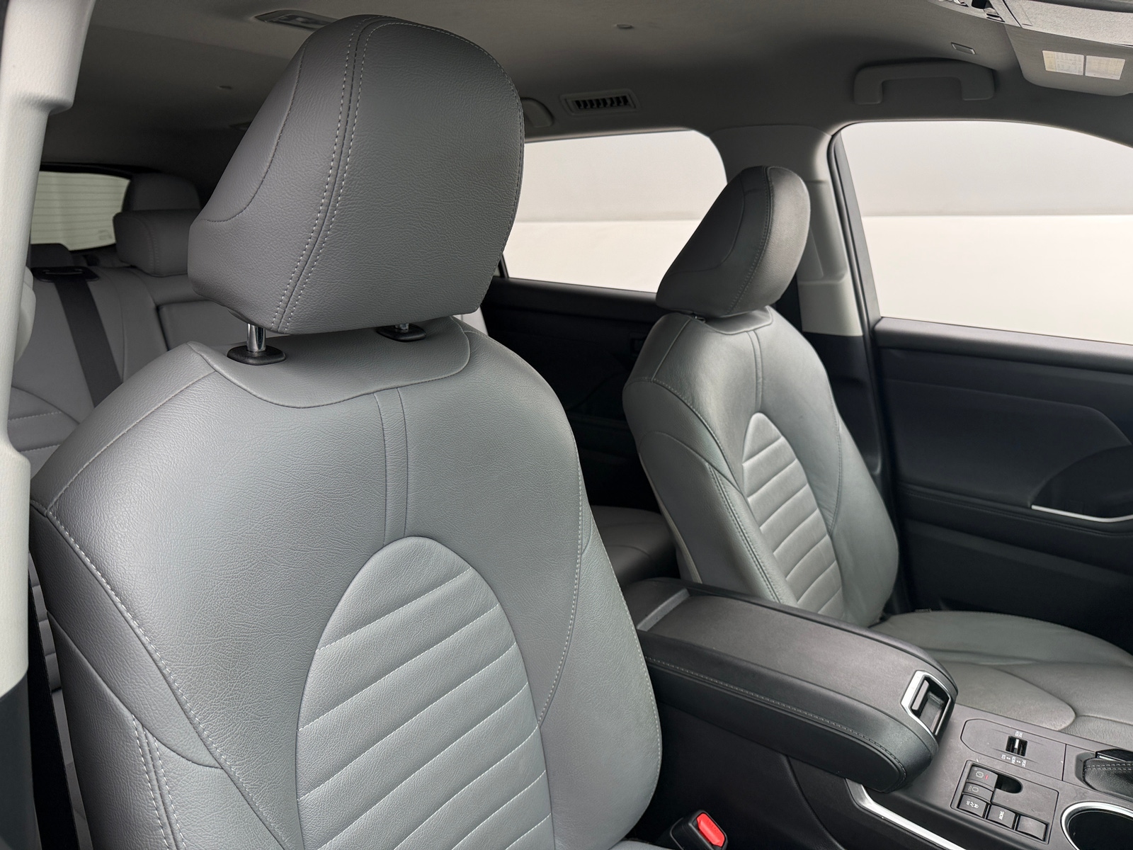 Thumbnail: 2023 Toyota Highlander - 2