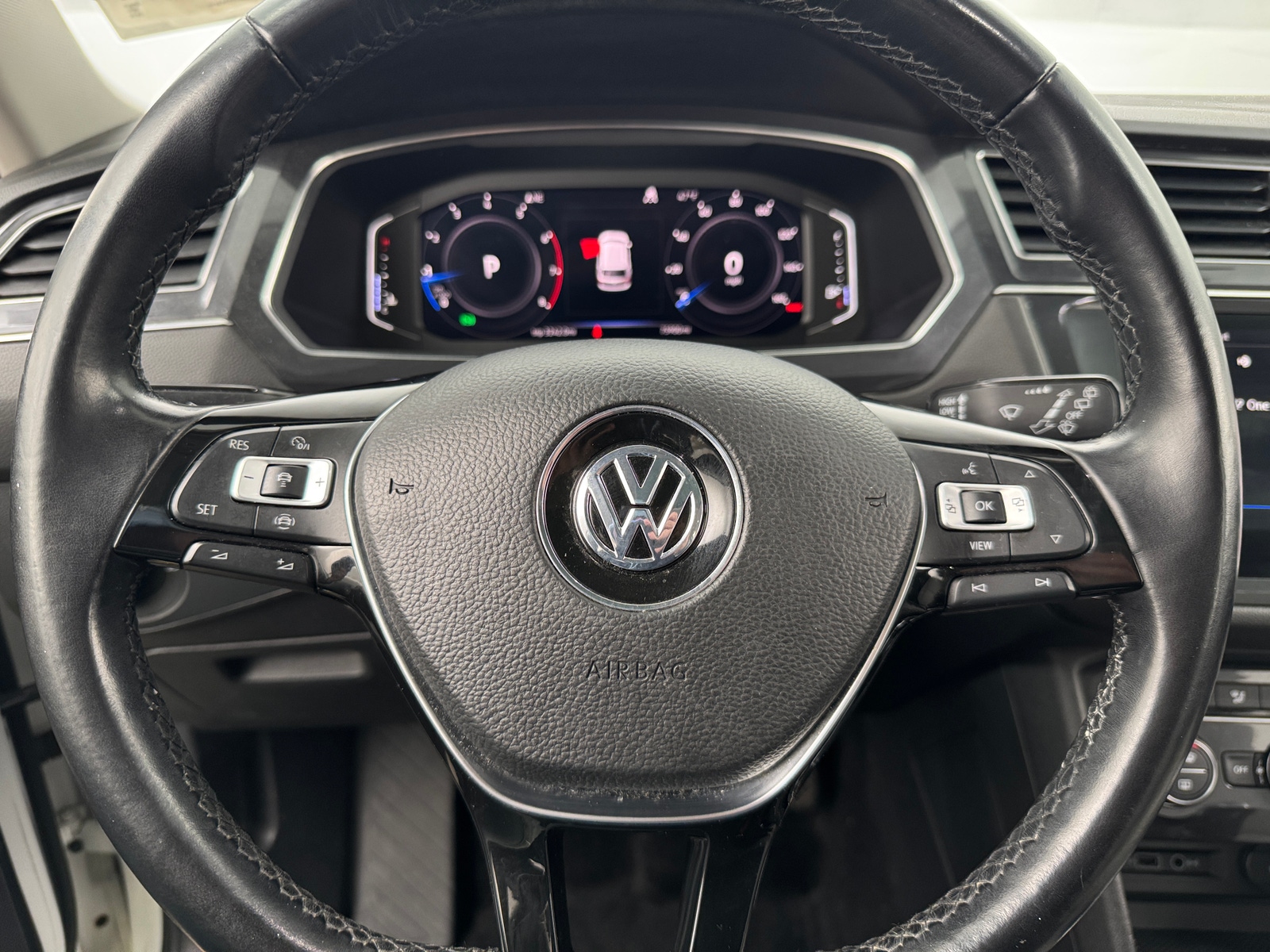 Thumbnail: 2019 Volkswagen Tiguan - 4