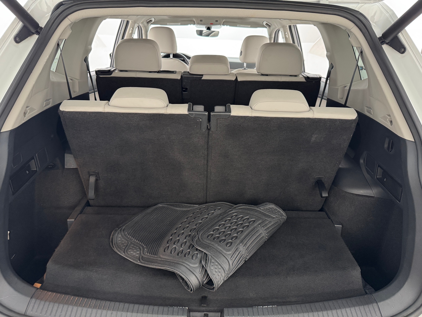 Thumbnail: 2019 Volkswagen Tiguan - 6