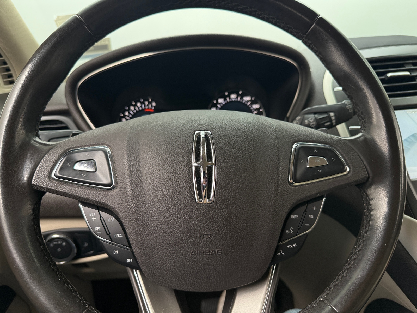 Thumbnail: 2017 Lincoln MKC - 4