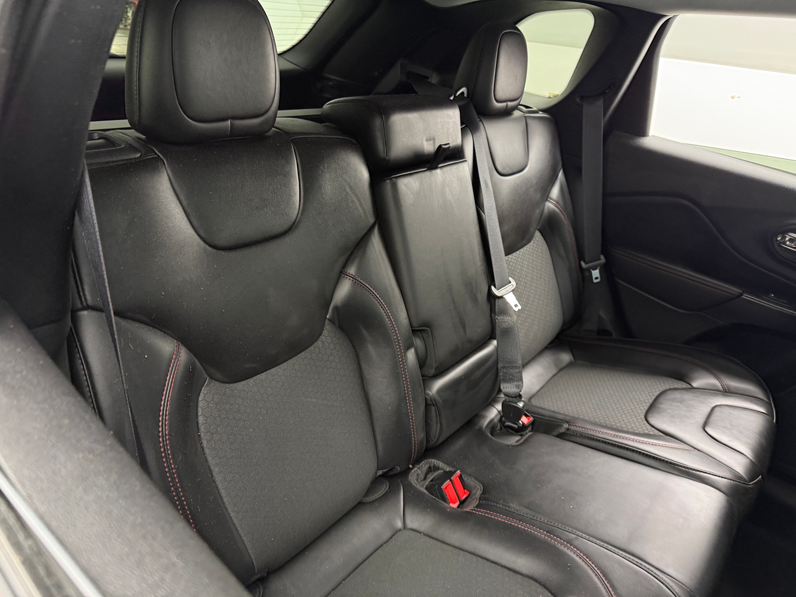 Thumbnail: 2019 Jeep Cherokee - 6