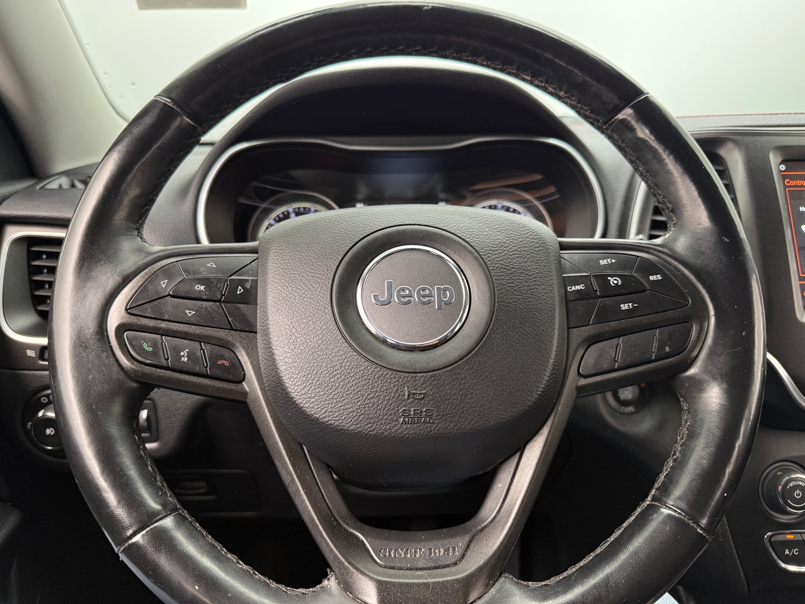 Thumbnail: 2019 Jeep Cherokee - 5