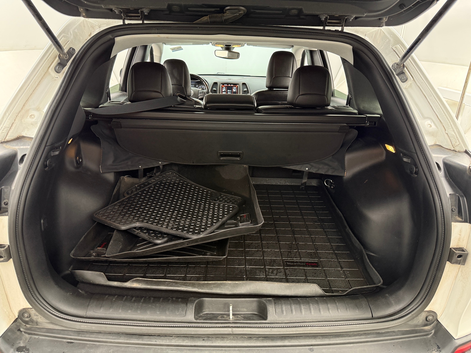 Thumbnail: 2019 Jeep Cherokee - 7