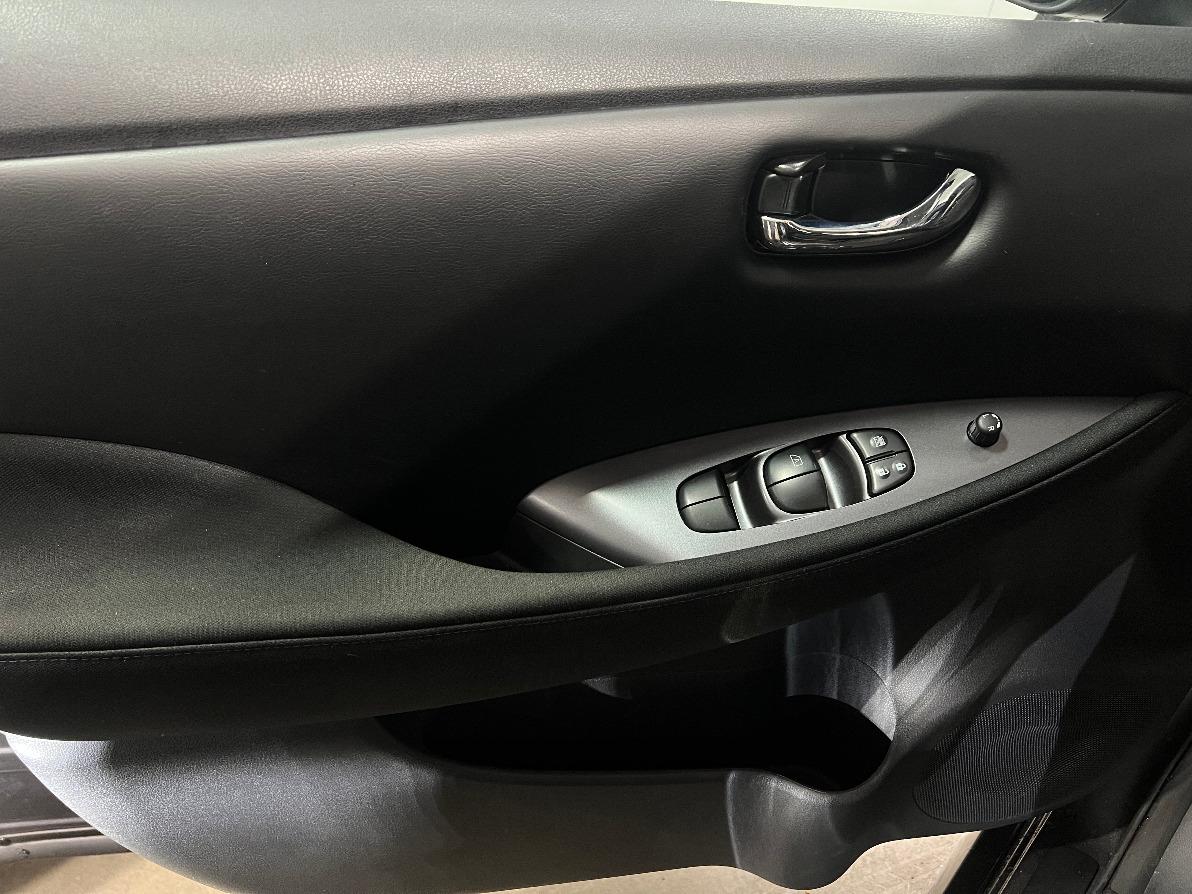 Used 2025 Nissan Leaf S with VIN 1N4AZ1BV6SC560038 for sale in Oak Creek, WI