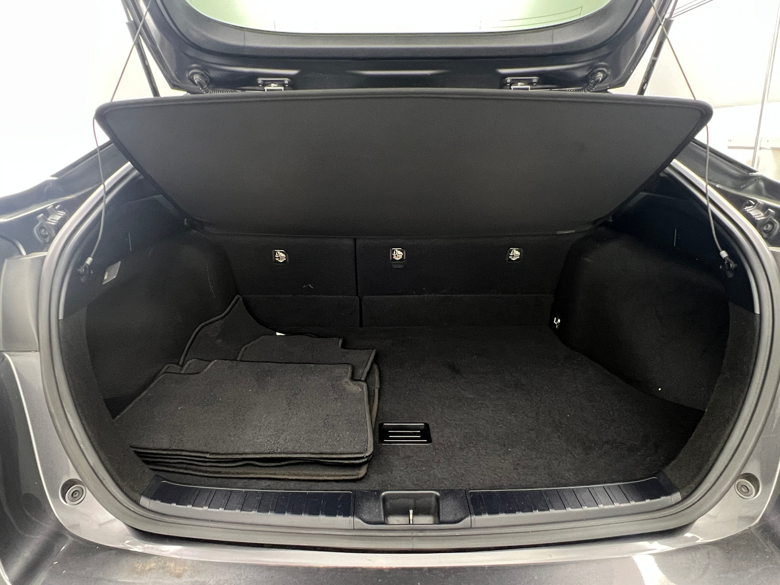 Thumbnail: 2016 Toyota Prius - 7