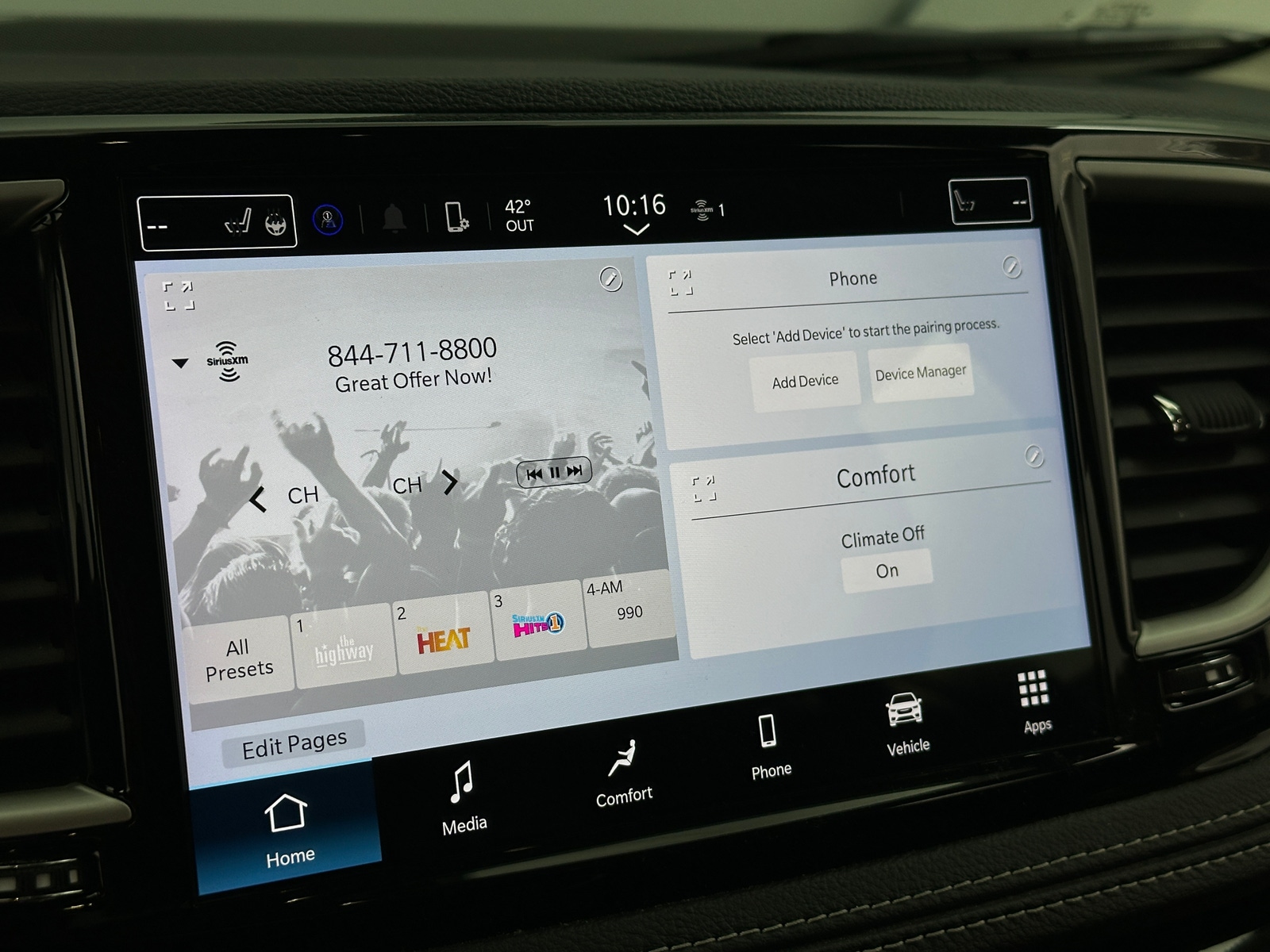 Thumbnail: 2024 Chrysler Pacifica - 3