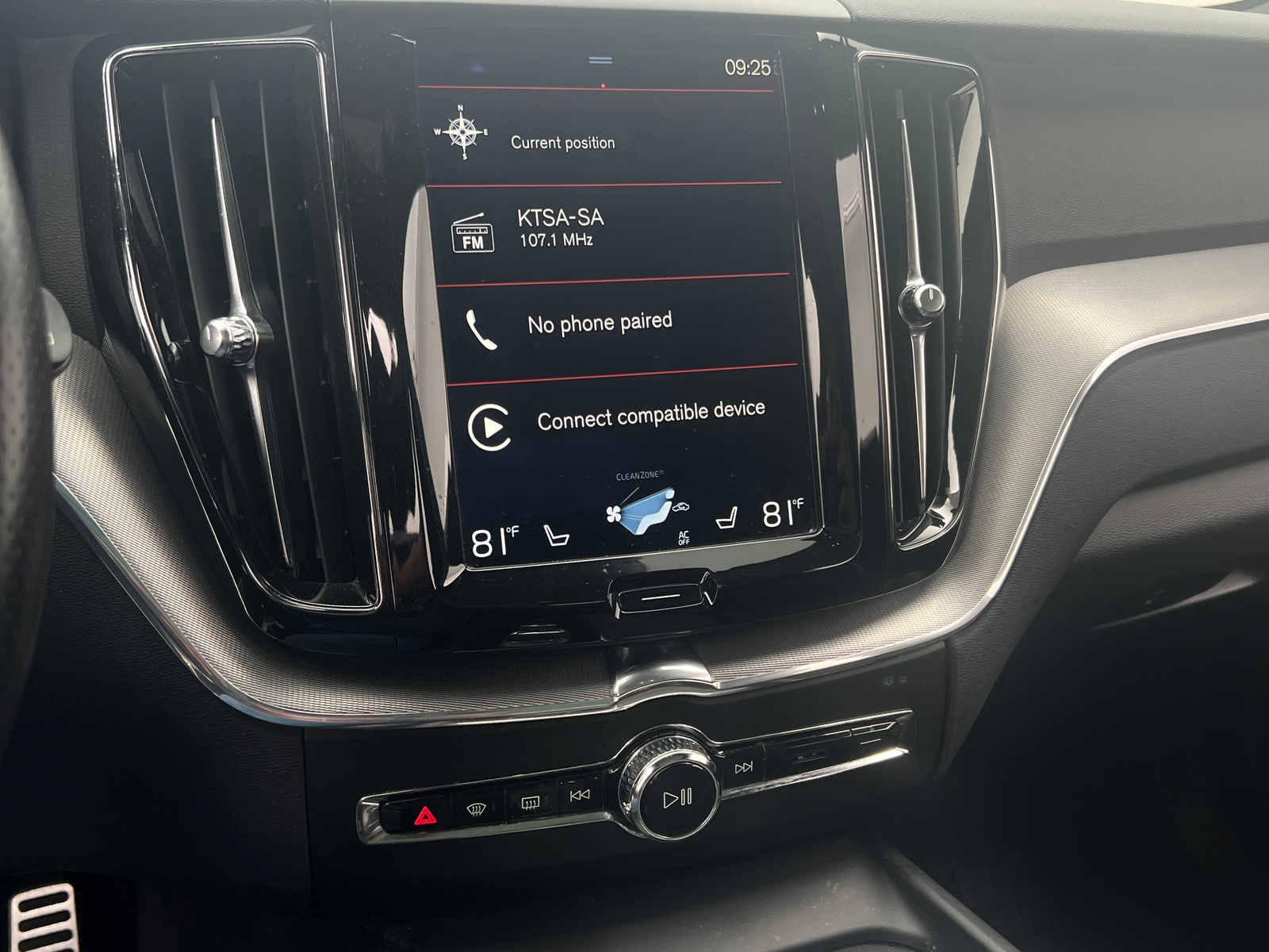 Thumbnail: 2018 Volvo XC60 - 3