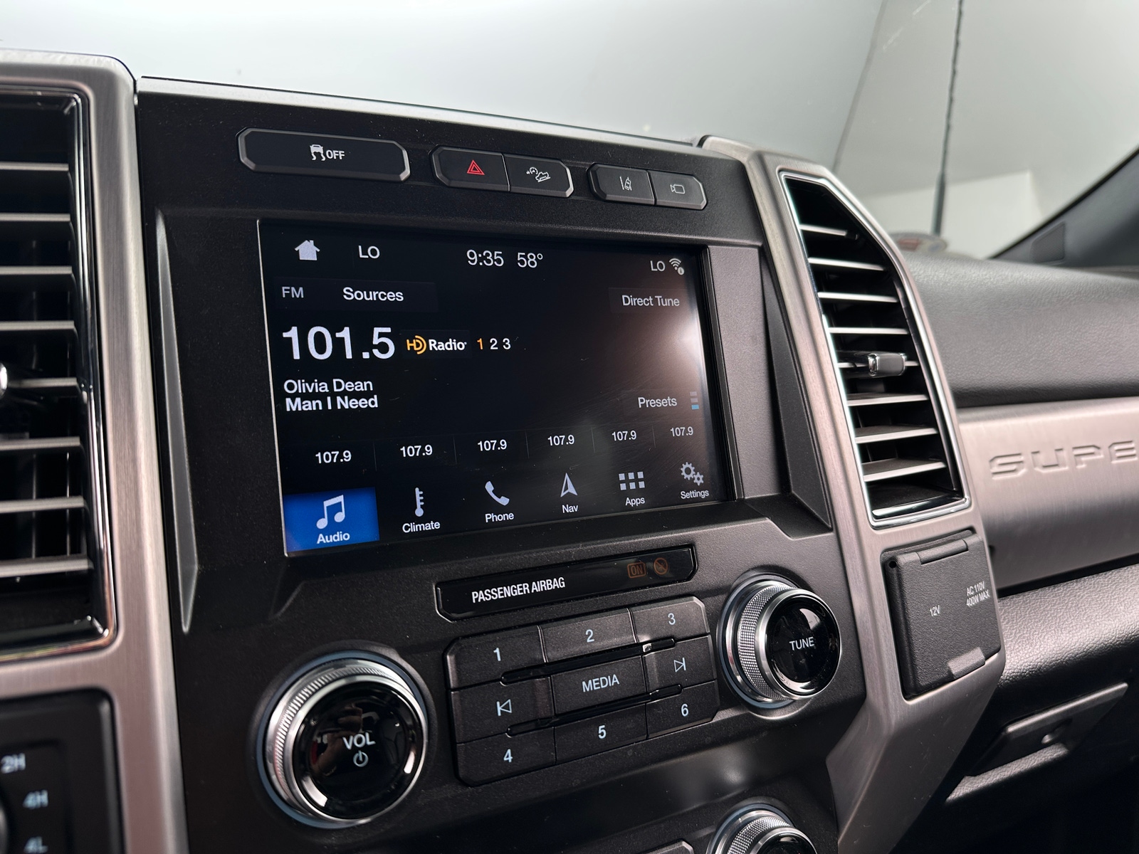 Thumbnail: 2019 Ford Econoline - 3