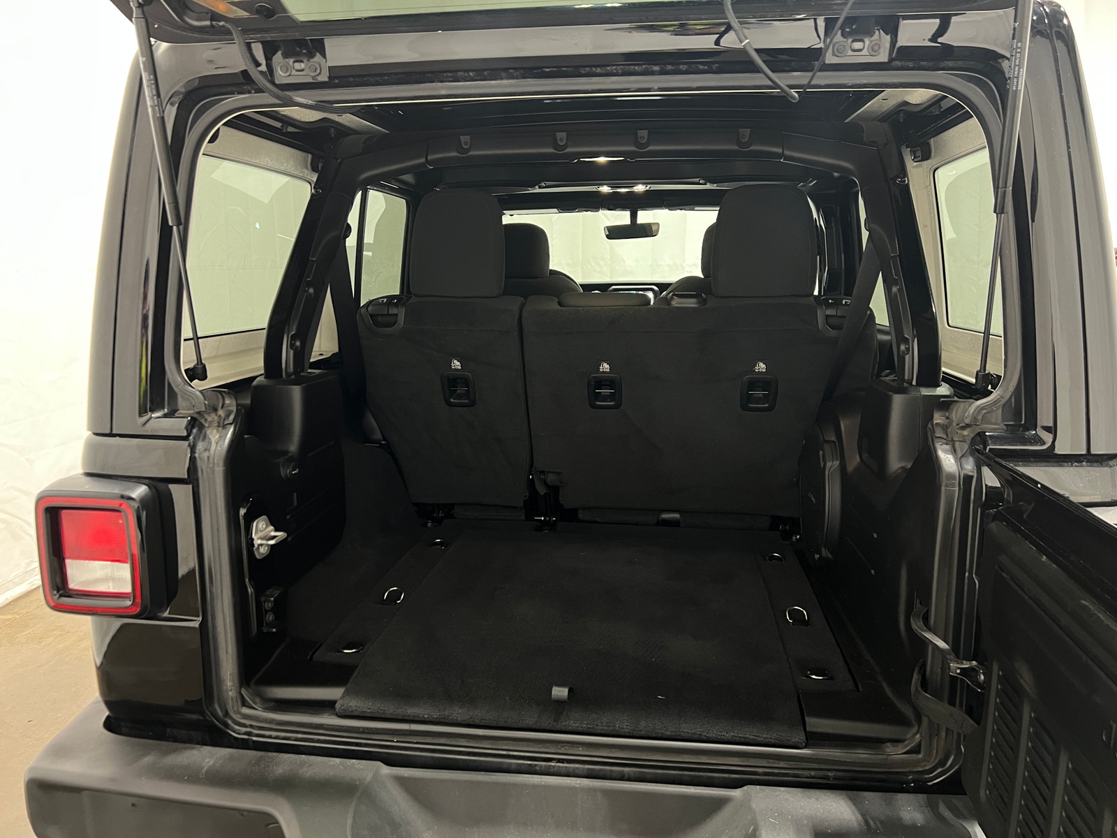 Thumbnail: 2022 Jeep Wrangler - 7