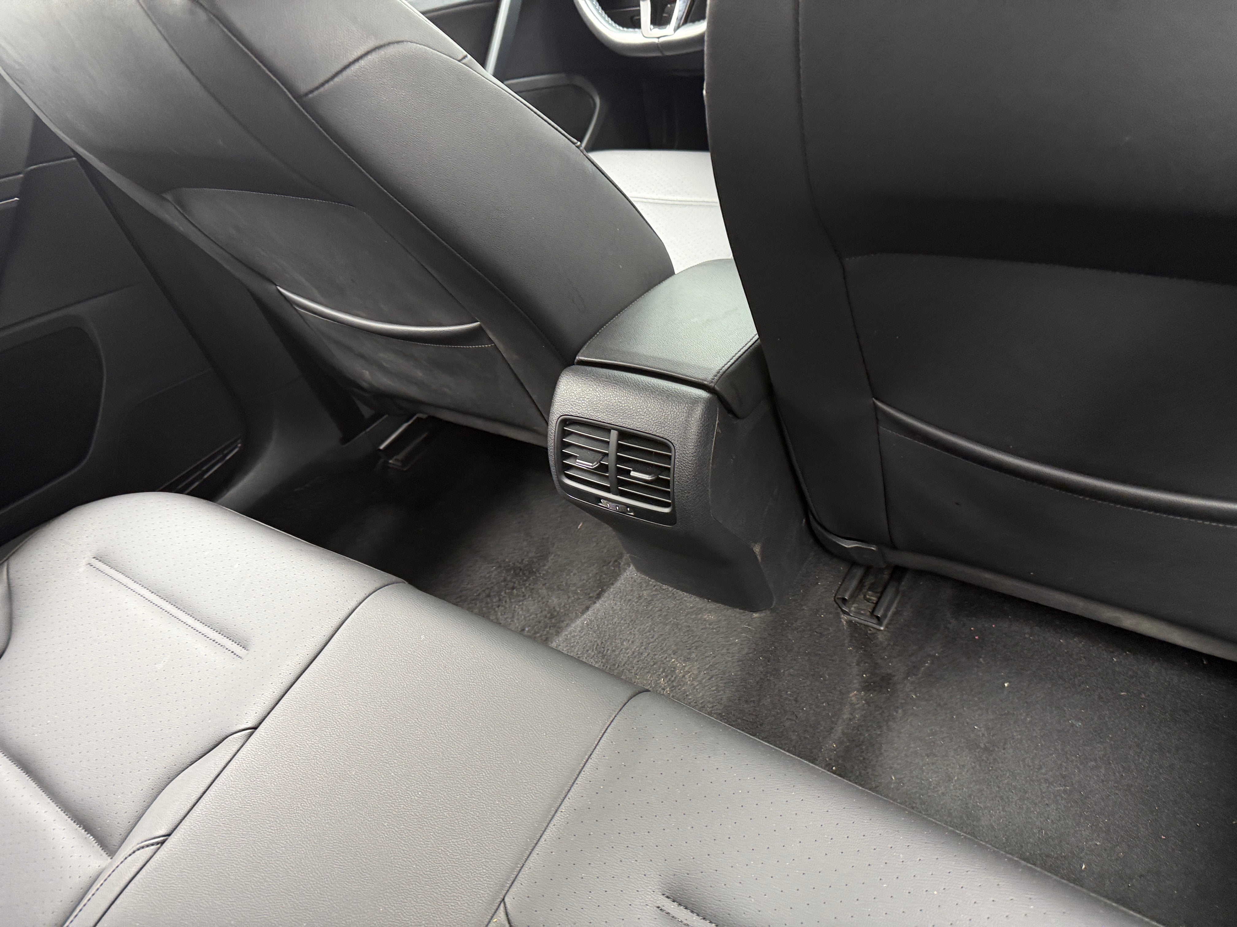 Used 2019 Volkswagen e-Golf e-Golf SEL Premium with VIN WVWPR7AU8KW910235 for sale in Oak Creek, WI