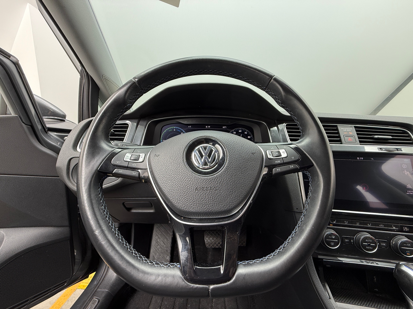 Thumbnail: 2019 Volkswagen e-Golf - 4