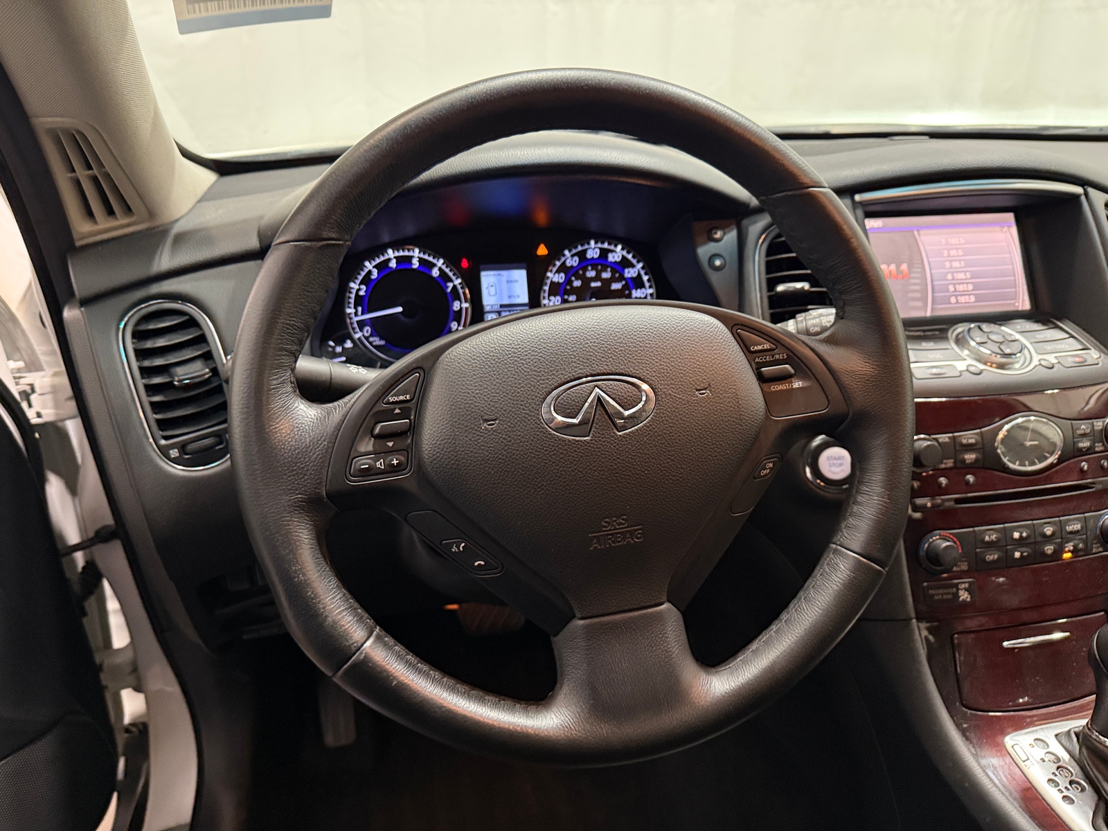 Thumbnail: 2017 INFINITI QX50 - 4