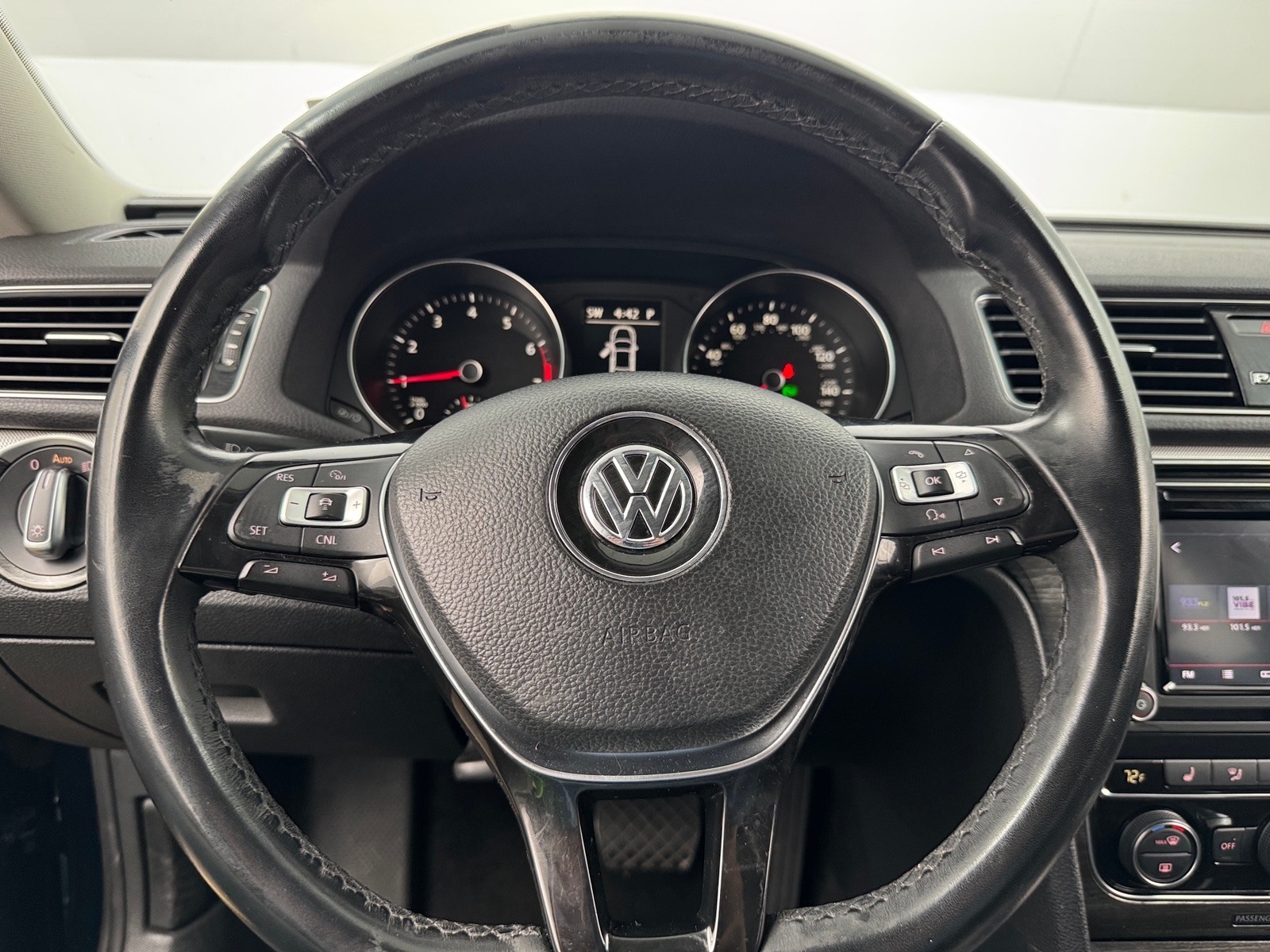 Thumbnail: 2018 Volkswagen Passat - 4