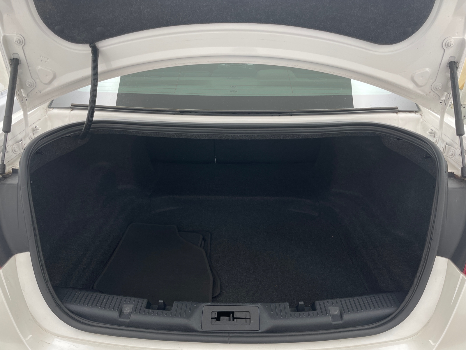 Thumbnail: 2016 Ford Taurus - 7