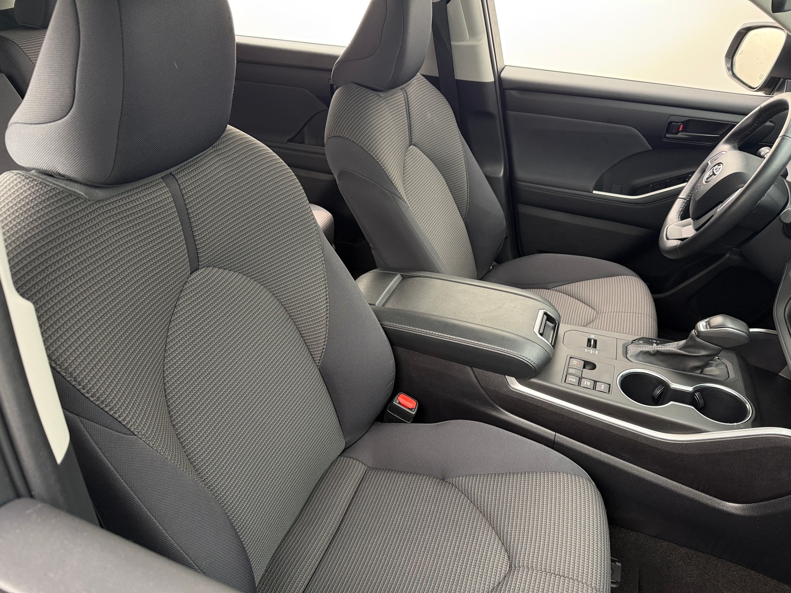 Thumbnail: 2023 Toyota Highlander - 2