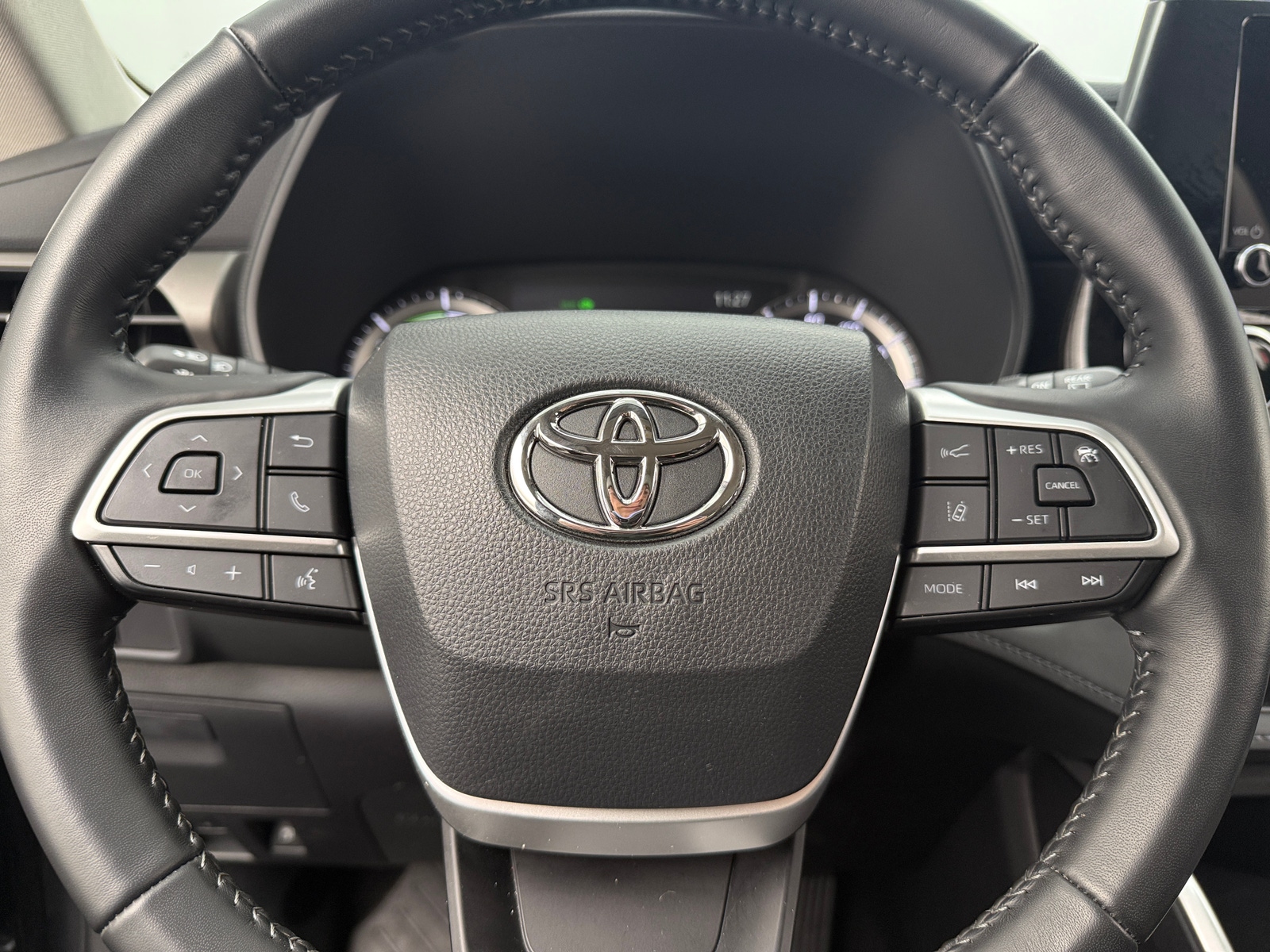 Thumbnail: 2023 Toyota Highlander - 5