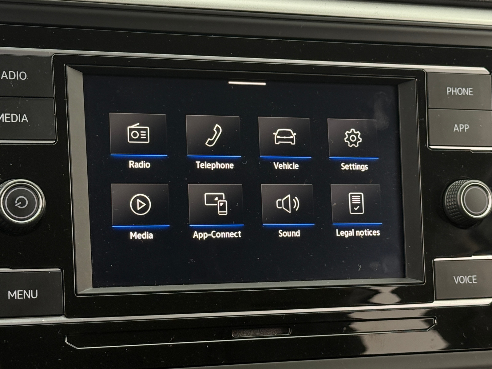 Thumbnail: 2022 Volkswagen Atlas - 3