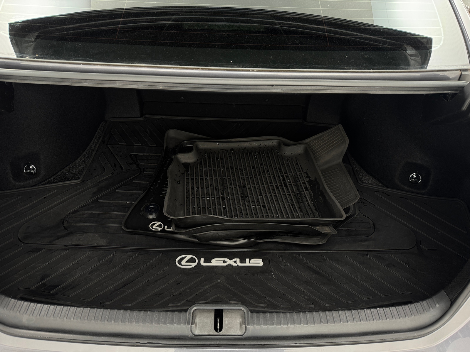 Thumbnail: 2020 Lexus ES - 6