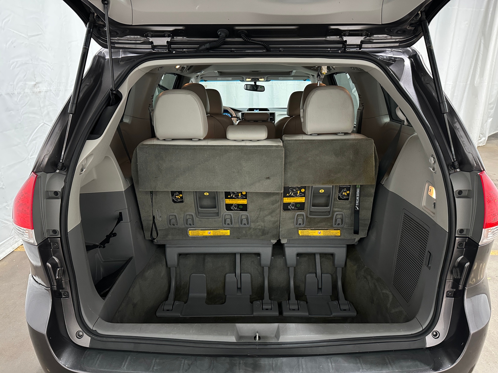Thumbnail: 2013 Toyota Sienna - 6