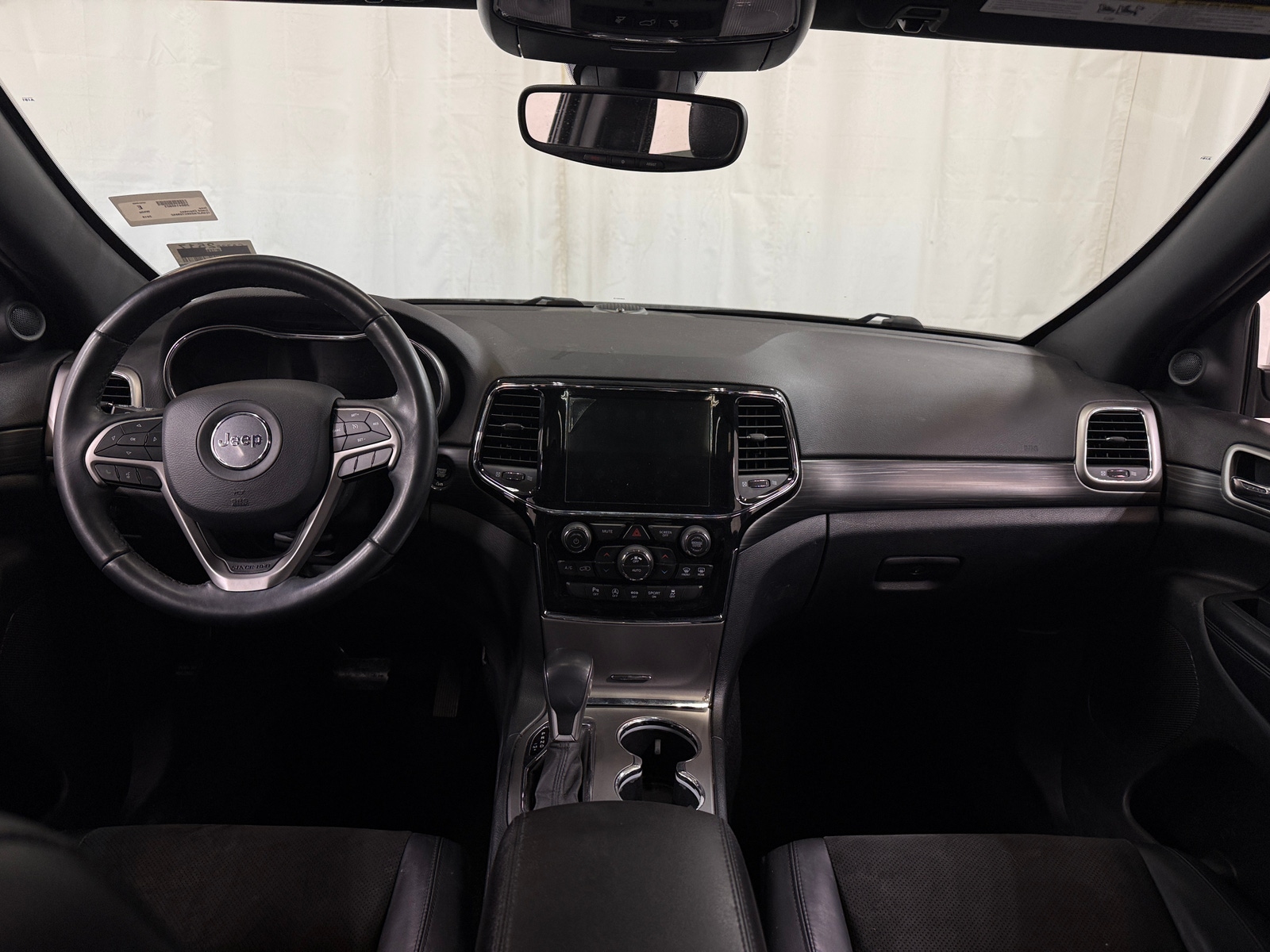 Thumbnail: 2019 Jeep Grand Cherokee - 3