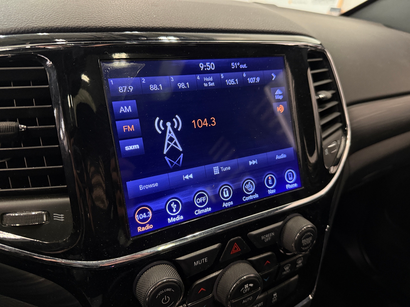 Thumbnail: 2019 Jeep Grand Cherokee - 4