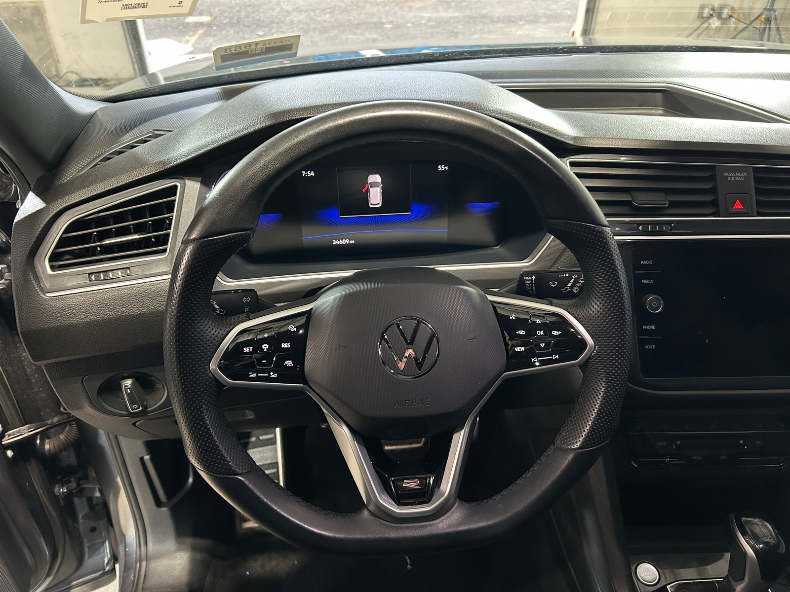 Thumbnail: 2023 Volkswagen Tiguan - 4