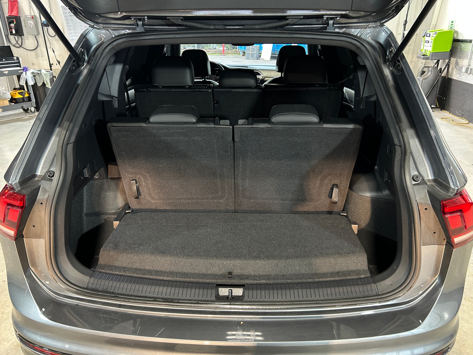 Thumbnail: 2023 Volkswagen Tiguan - 6