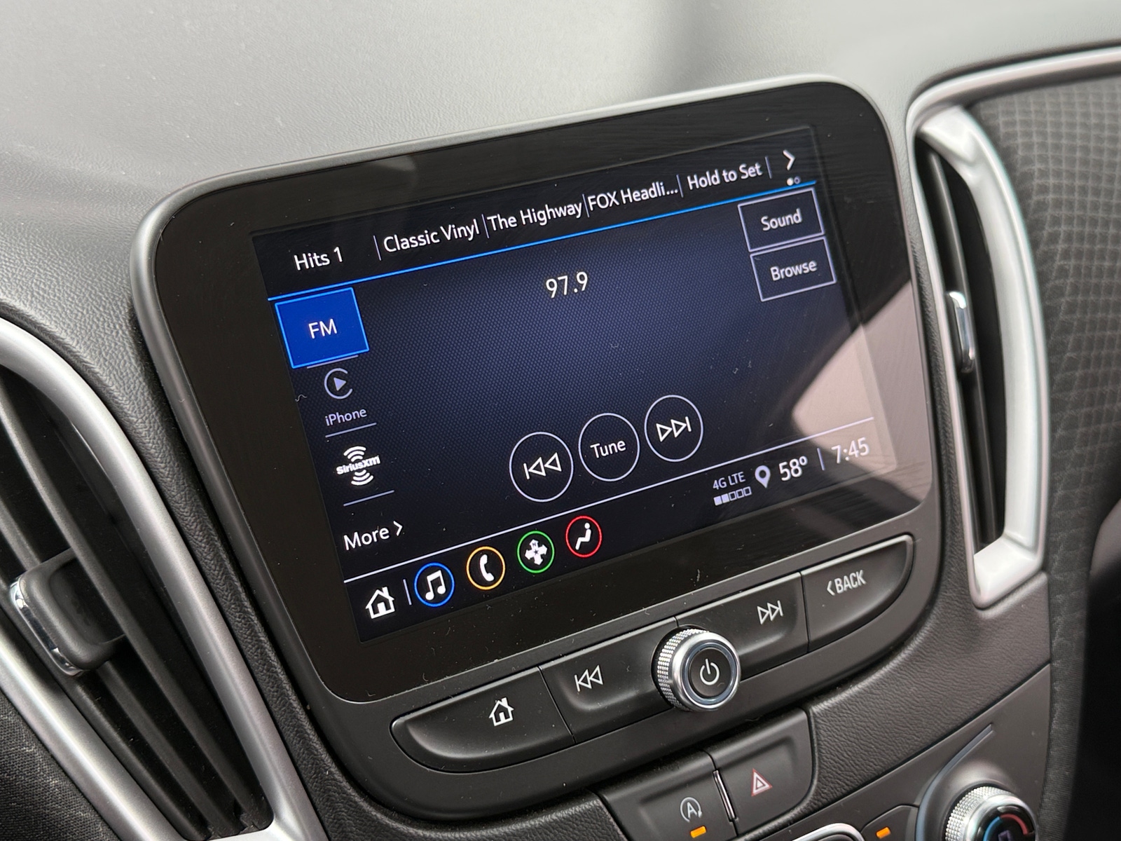 Thumbnail: 2024 Chevrolet Malibu - 4