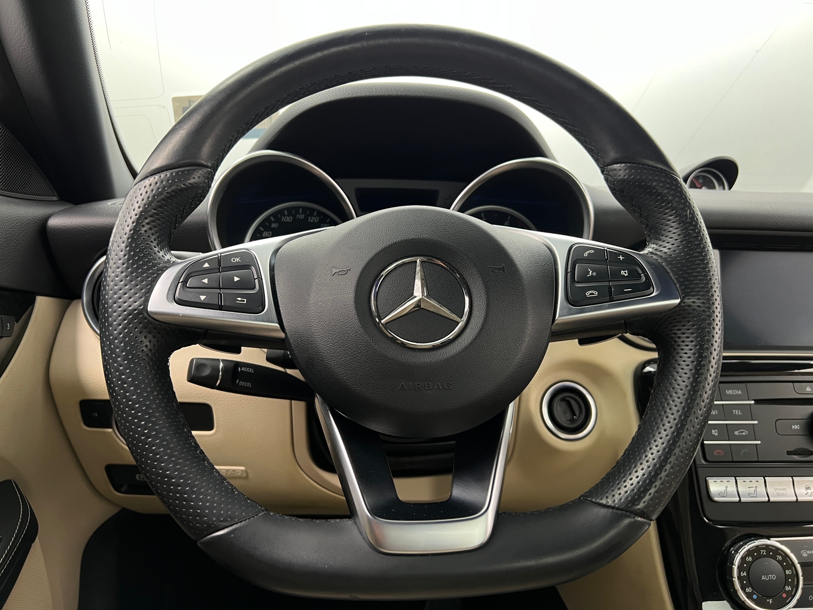 Thumbnail: 2017 Mercedes-Benz SLC - 3