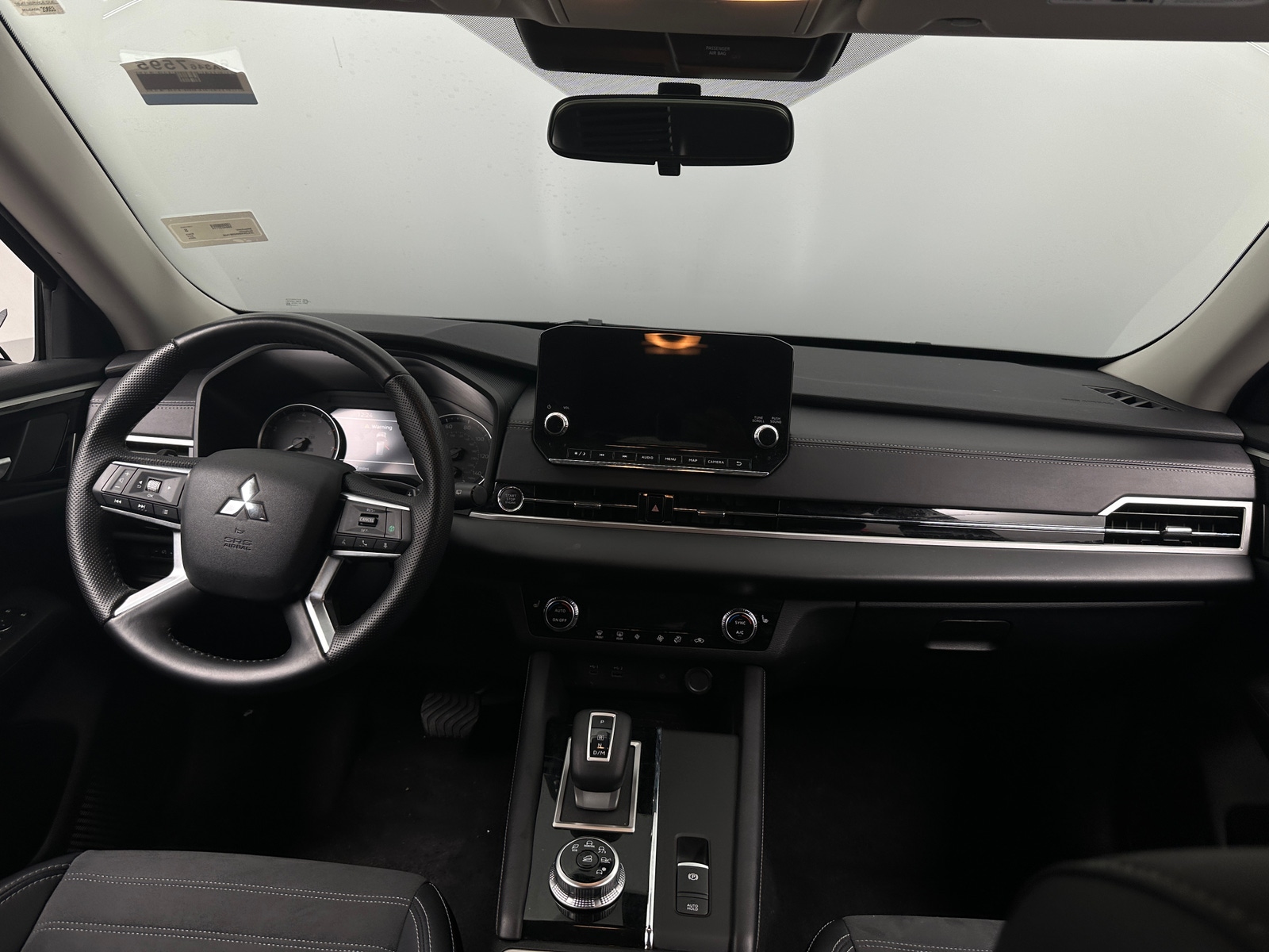 Thumbnail: 2024 Mitsubishi Outlander - 2