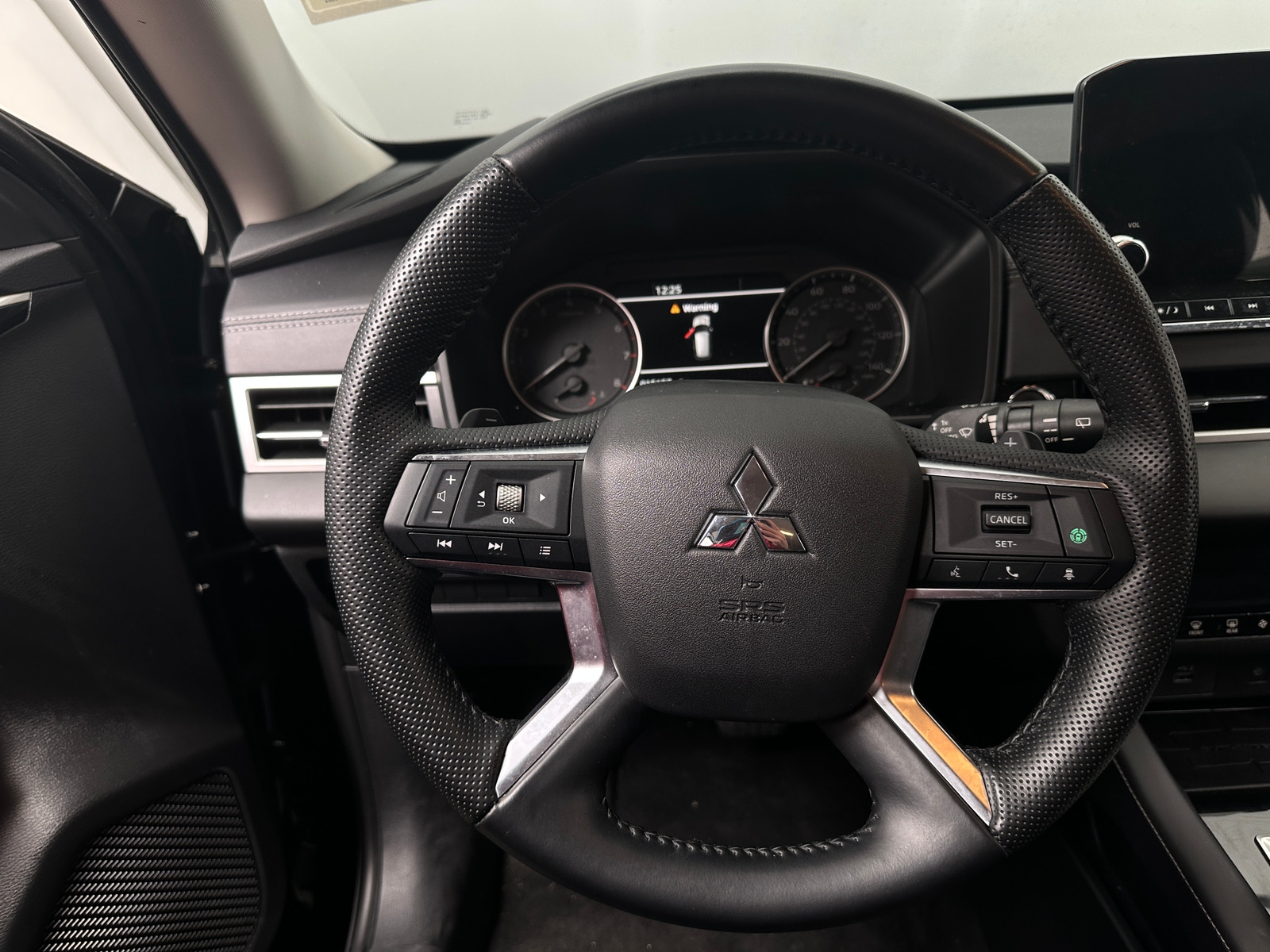 Thumbnail: 2024 Mitsubishi Outlander - 4