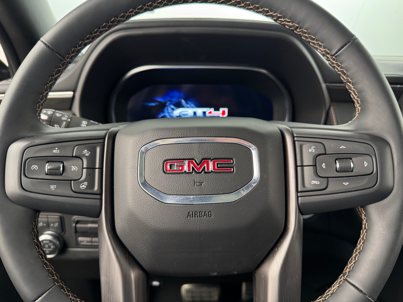 Thumbnail: 2024 GMC Yukon XL - 4