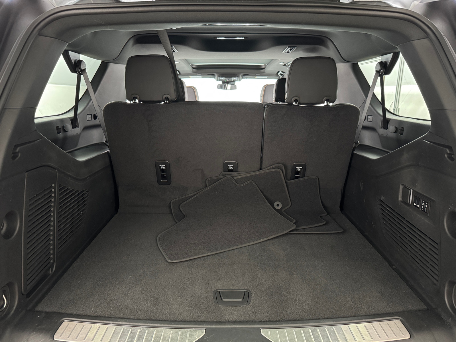 Thumbnail: 2024 GMC Yukon XL - 6