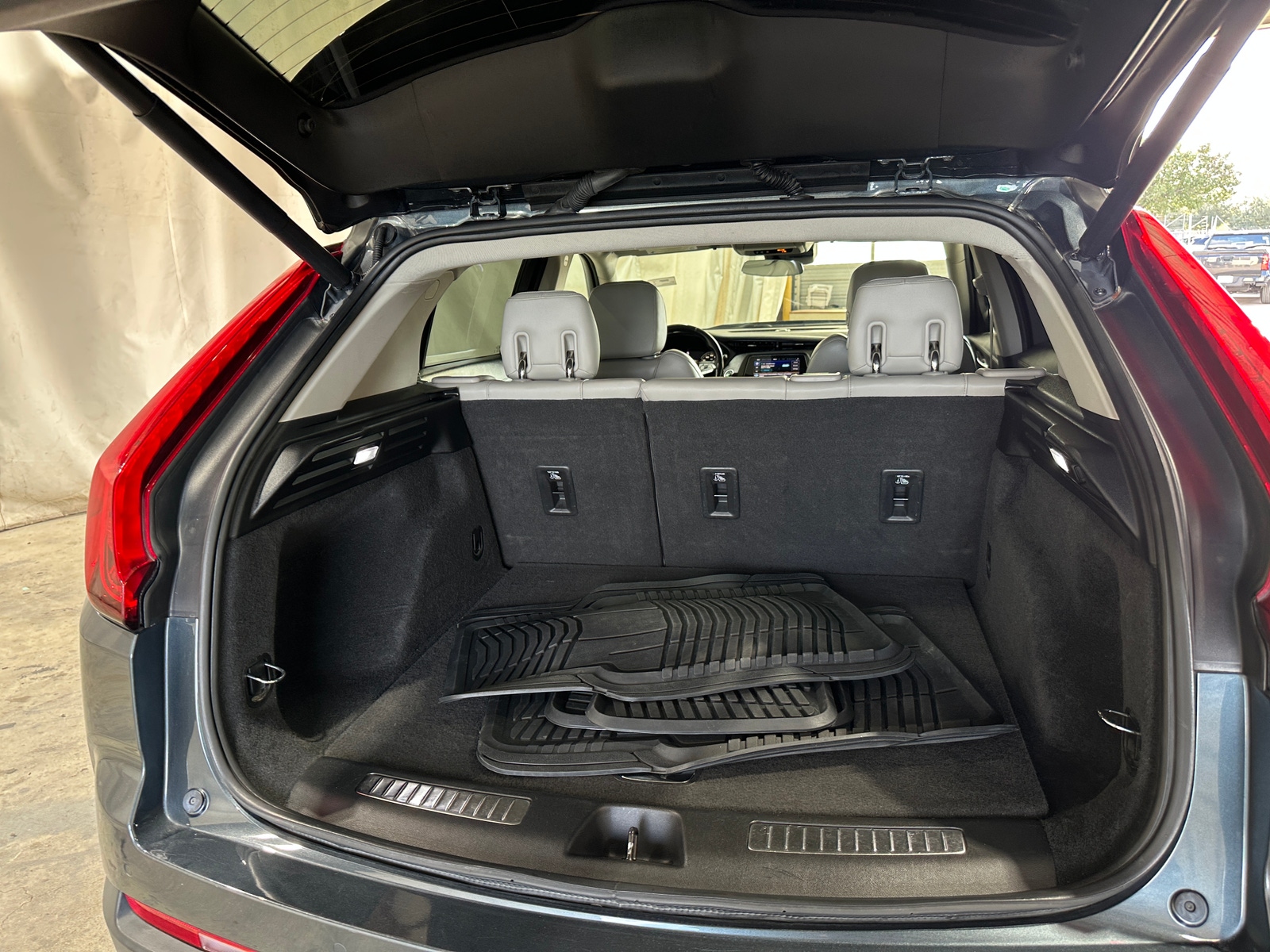 Thumbnail: 2021 Cadillac XT4 - 6