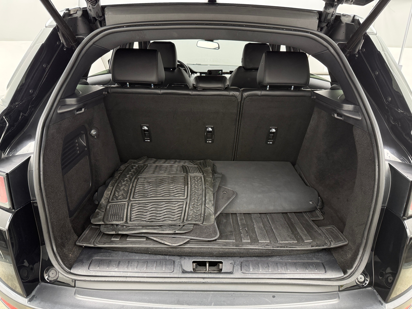 Thumbnail: 2019 Land Rover Range Rover Evoque - 6