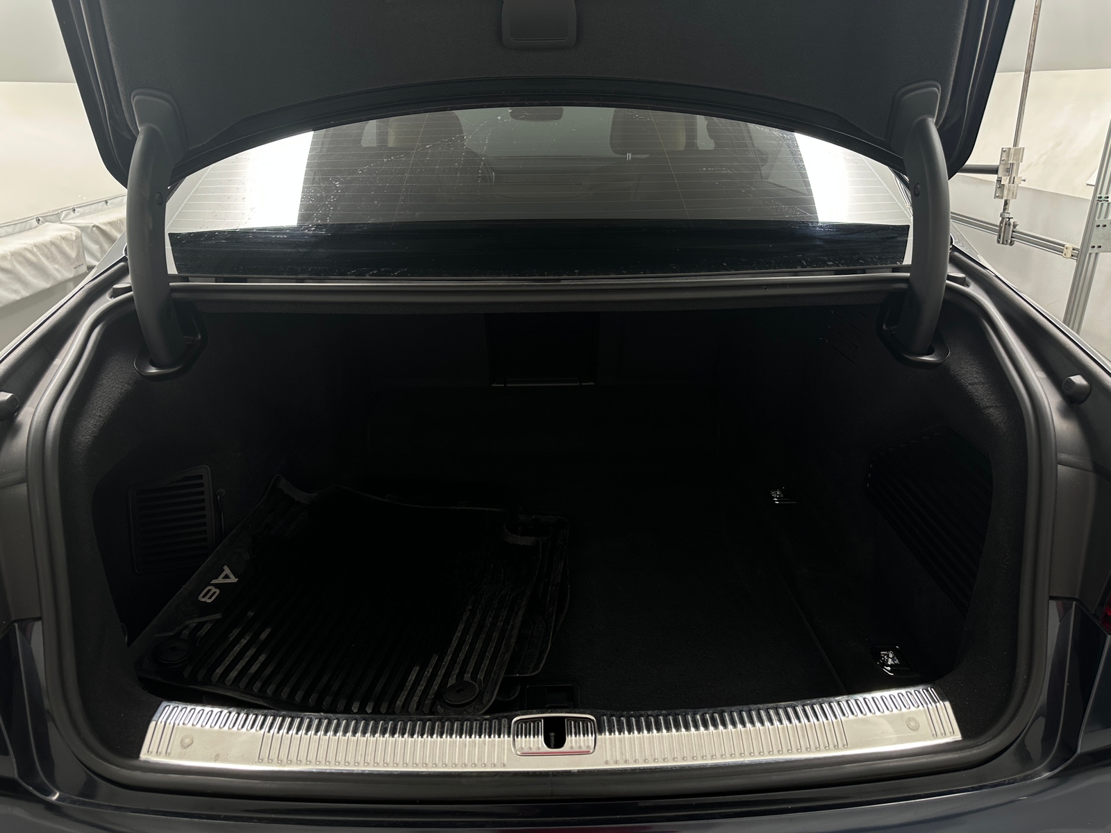 Thumbnail: 2021 Audi A8 - 6